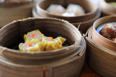 Dim sum 蒸汽在木篮子中国食品中排挤餐厅点心汽船水饺盘子早餐午餐包子文化食物图片