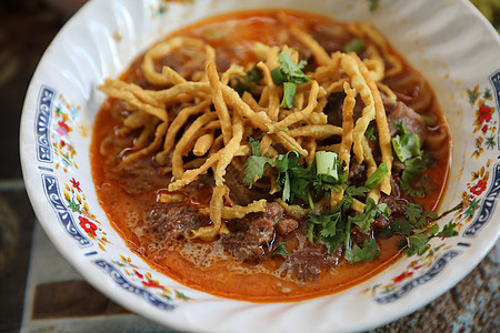 北泰国咖喱面条汤 当地茶叶薯条洋葱食物美食食品蔬菜食谱午餐椰子盘子面条图片