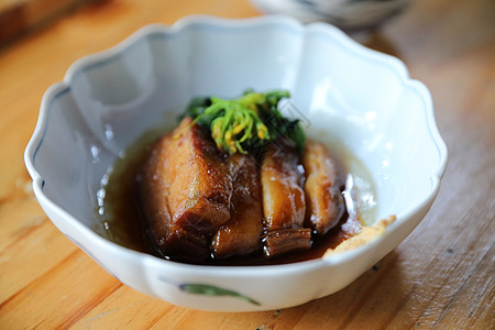 日式日本口型的牛胸猪肚美食筷子生活盘子胡椒烧烤烹饪蒸汽皮肤油炸图片