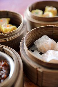 Dim sum 蒸汽在木篮子中国食品中排挤文化水饺篮子早餐食物木头午餐包子盘子小吃图片