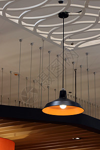 吊在天花板上的现代球形灯黑色展览吊灯活力奢华圆圈建筑风格建筑学博物馆金属图片