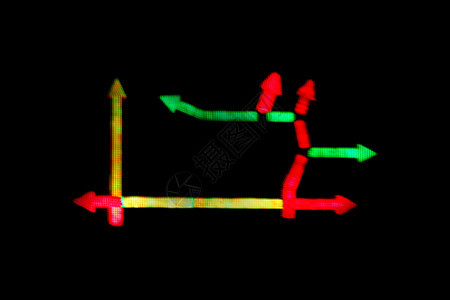 模糊箭头数字 LED 照明标志方向交通堵塞红色绿色黄色多彩上标志黑色夜晚背景图片