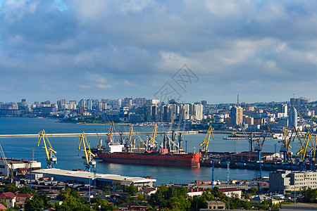 海港的船舶和起重机城市货物船运建筑学景观码头地标全景血管天际图片