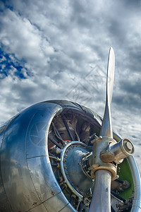 旧式飞机发动机和螺旋桨图片