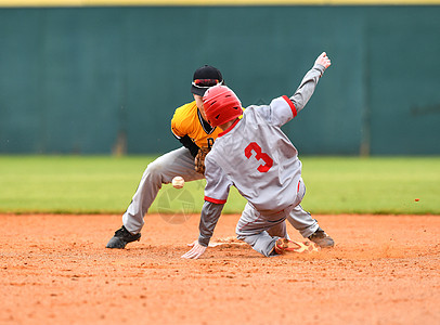参加棒球比赛的年轻运动男孩场地沥青野手跑步分数行动裁判竞赛男生捕手图片