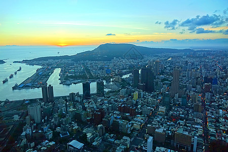 高雄市和日落港的景象背景图片