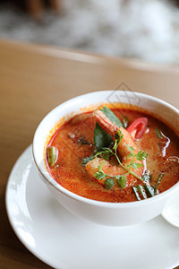 Tom Yum汤 泰国传统辣虾汤用餐胡椒盘子食物海鲜柠檬牛奶贝类午餐椰子图片
