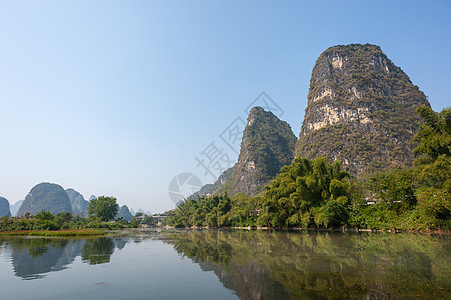 长水有石灰岩湖 山丘风雾地标岩溶农村薄雾旅行蓝色旅游天空晴天山脉图片