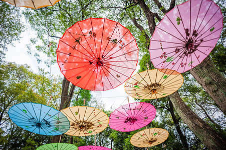 中国传统五彩伞手工业装饰品情调收藏艺术异国节日紫色蓝色木头图片