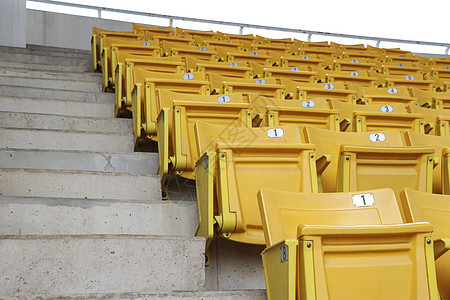 一张看两栖剧院体育表演的椅子 在展台排了位子大厅黄色体育场座位长椅建筑学竞技运动俱乐部数字图片