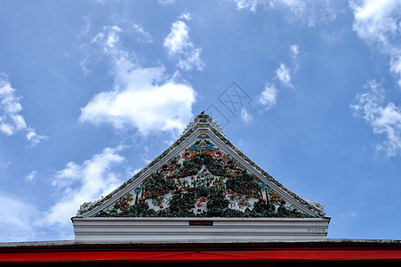 泰国寺庙屋顶与蓝天教会天空旅行宗教建筑文化艺术佛教徒蓝色建筑学图片