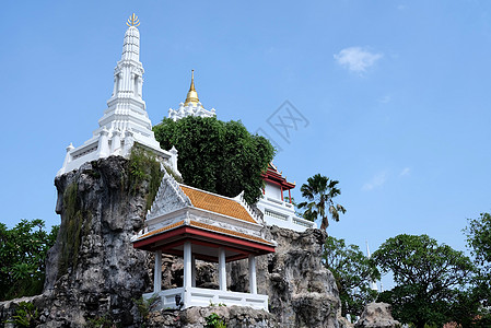 曼谷泰国Wat Prayoon庙前的甲模花园图片
