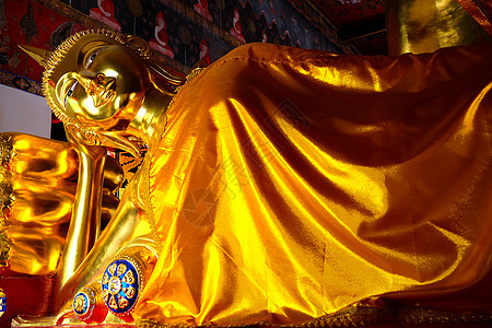 古老的金佛座在泰国曼谷寺庙图片