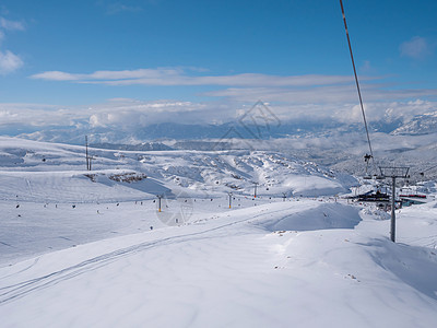 帕纳索斯滑雪度假胜地的滑雪电梯晴天高山运输天线中心高度旅游天空运动假期图片