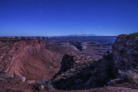 犹他州Canyonland国家公园中巴克峡谷上空的夜空图片