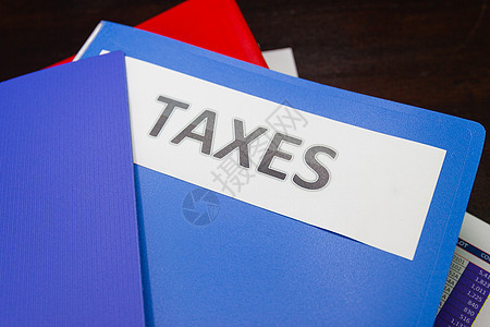 关于表格概念的税务文件和纸质文件 年度税表概念商业文件夹文档数据木头工作销售量金融蓝色桌子图片