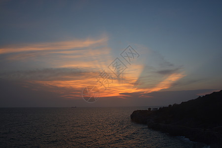 泰国海上美丽的日落 泰国日光太阳地平线海岸海洋天堂环境海浪热带蓝色图片