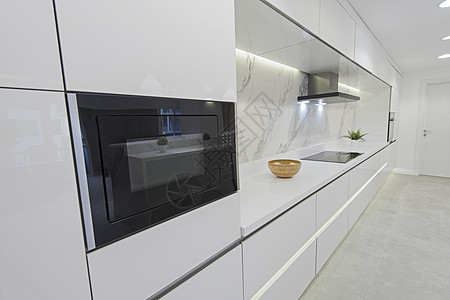 豪华公寓的现代厨房设计图排气扇台面条形展示厅烤箱玻璃门柜台电磁炉抽屉橱柜背景图片