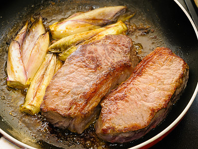 带内分泌的牛肉甜豆红色午餐肋骨烧烤食物鱼片腰部叶子营养牛扒图片