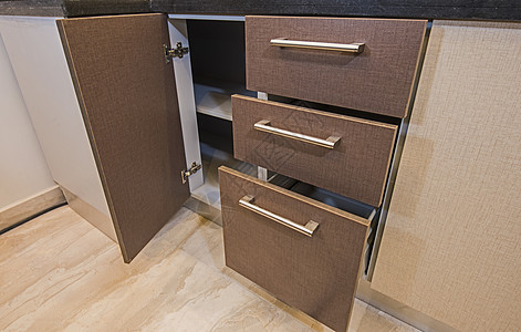 厨房室内设计柜内设计细节橱柜门风格门把手架子装饰橱柜展示抽屉合页棕色图片