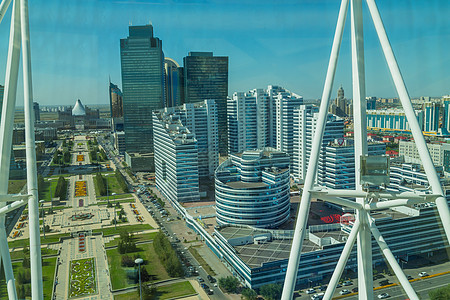 Baiterek 塔的视图首都建筑城市旅行建筑学商业场景天空地标摩天大楼图片