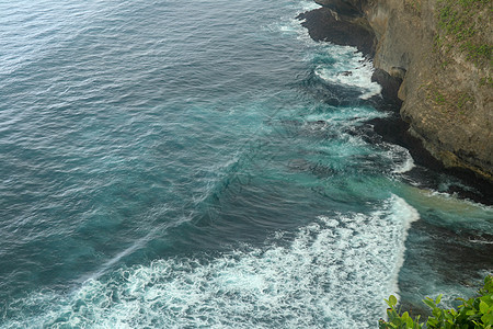 概述全景海洋海岸 悬崖 日落 巴厘岛 印度洋上空的鲜花和绿顶垂直悬崖令人不知所措 巴厘岛南部 寺 印度尼西亚吸引力海岸线旅行旅游图片