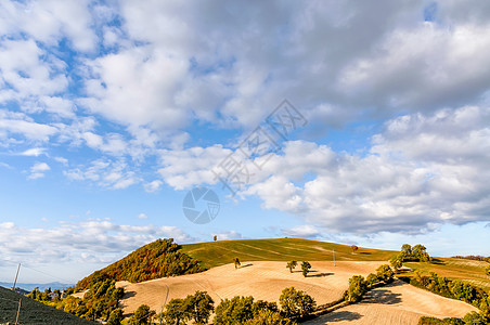 Montefeltro山丘意大利水平风景场地天空晴天土地农村地区爬坡国家图片