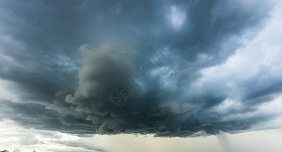 雷雷暴雨 乌云雨危险酿造运动微风闪电泡沫风暴戏剧性天气灾难图片