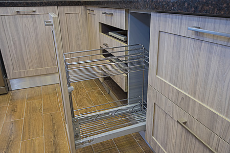 厨房室内设计内部设计滑动橱柜细节橱柜门架子展示抽屉装饰门把手风格公寓家具地面图片