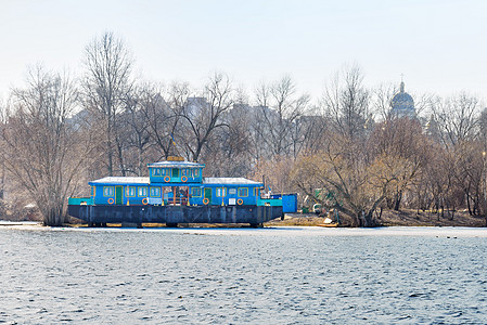 乌克兰基辅Dnieper河上的豪船图片