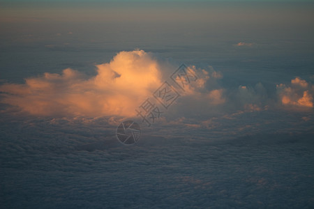 平面窗口中的云工艺窗户天空飞行航班航空公司日落气氛旅行天线图片