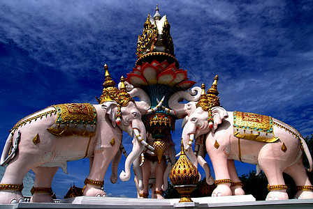 大象雕塑建筑学摄影公园天空艺术纪念碑王国金子旅行雕像图片