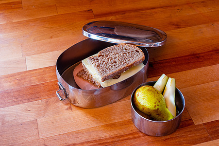 学校午餐 包装在木制表面不锈钢铁餐盒中时间饮食儿童小吃食物饭盒木质愿景高视角塑料图片