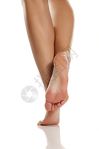 白脚赤脚的女子皮肤脚跟脚趾身体修脚治疗女孩女性赤脚温泉图片