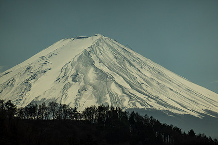 靠近藤山的顶端 上面有雪盖 还有煤顶峰公园观光火山旅行蓝色反射公吨季节风景图片