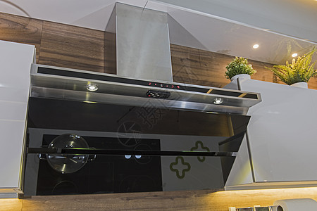 在豪华公寓的现代厨房金属装饰展示设计排气扇抽油烟机纽扣烟囱家具玻璃背景图片