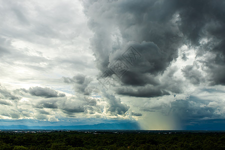 雷雷暴雨 乌云雨力量微风波浪雷雨飓风戏剧性天空泡沫风暴天气图片