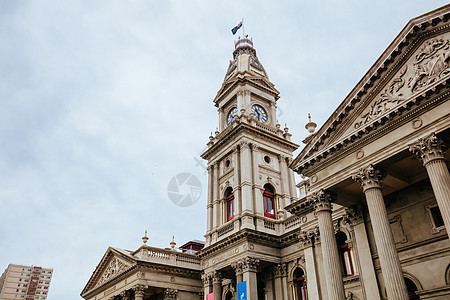 菲茨罗伊澳大利亚墨尔本的不伦瑞克街图书馆脚步街道多云钟楼旅游窗户建筑文化遗产图片