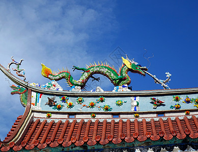 南台湾的装饰庙屋顶瓷砖陶器工艺数字雕塑蓝色遗产艺术宗教屋檐图片