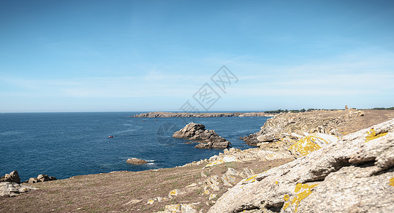 法国温德州Yeu岛岩石海岸的风景场景海浪天气海岸线悬崖海洋情绪石头太阳灯塔图片