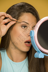 女人挖眉毛采摘皮肤女性眼睛工具女孩治疗睫毛眉头镜子图片