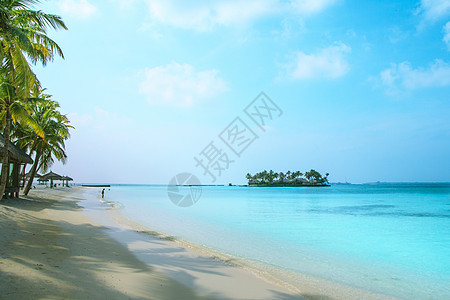 一个来自马尔代夫的岛屿天气海滩季节天空蓝色阳光海洋旅游海景海岸图片