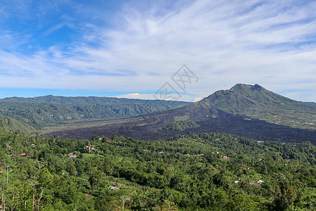 巴杜尔山或古农巴杜尔山的全景 这是一座活火山 位于印度尼西亚巴厘岛周边地区火山口的中心 您的项目的最佳背景火山爬坡风景旅行反射旅图片