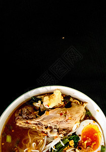 鸡蛋 蔬菜 猪骨架牛肉 勺子烹饪面条盘子输精管营养食品背景香料阳光黑色图片