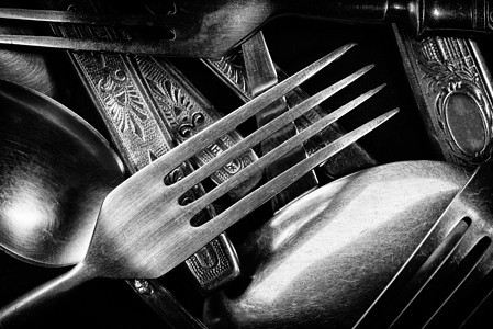 黑白混合银叉子 勺子和面粉用餐反射用具刀具不锈钢餐具食物金属厨房银器图片