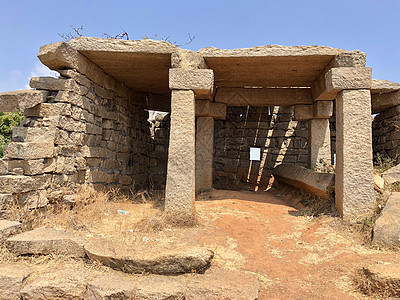 古建筑的废墟天空建筑历史古董考古学旅行建造蓝色建筑学寺庙图片