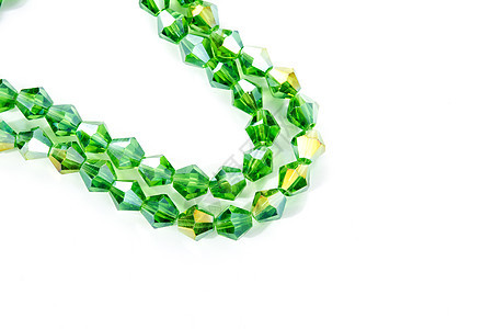 白色背景上的绿色玻璃闪光水晶 Isoalted 珠 用于 DIY 串珠首饰工艺钻石风格宝藏配饰项链宝石蓝色珠子爱好图片