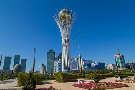 Baiterek 塔的视图玻璃城市纪念碑景观金子摩天大楼首都地标建筑学建筑图片