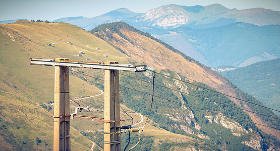 Pla D Adet 滑雪胜地的比利牛人视图国家爬坡石头高山蓝色全景天空马戏团高度旅游背景图片