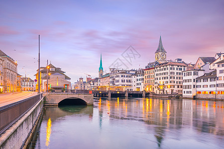 瑞士苏黎世市中心城市景色市中心旅行街道大教堂天空教会首都日落景观全景图片